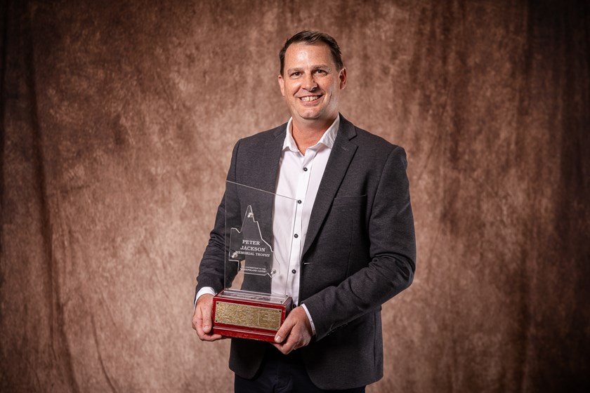 Barra with his award. Photo: Erick Lucero/QRL