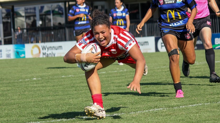 Sienna Laing scores the third try of the match. Photo: Jacob Grams/QRL